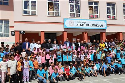 ASÜ’lü öğrenciler Atatürk İlkokulu’na akıl ve zeka oyunları atölyesi kurdu